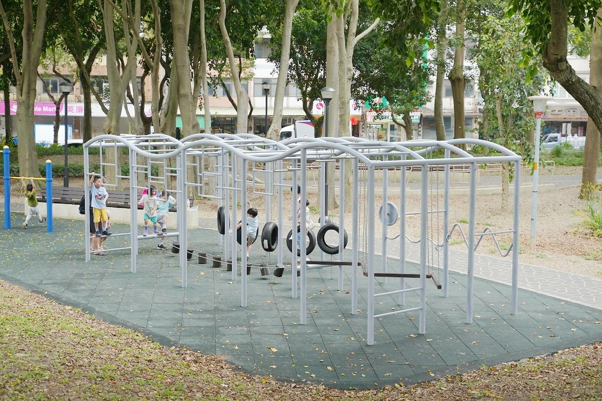 【陽明公園兒童遊樂場】桃園區最大旗艦共融式公園 全齡共融桃氣猿奇境 桃園埤塘文化生態水池