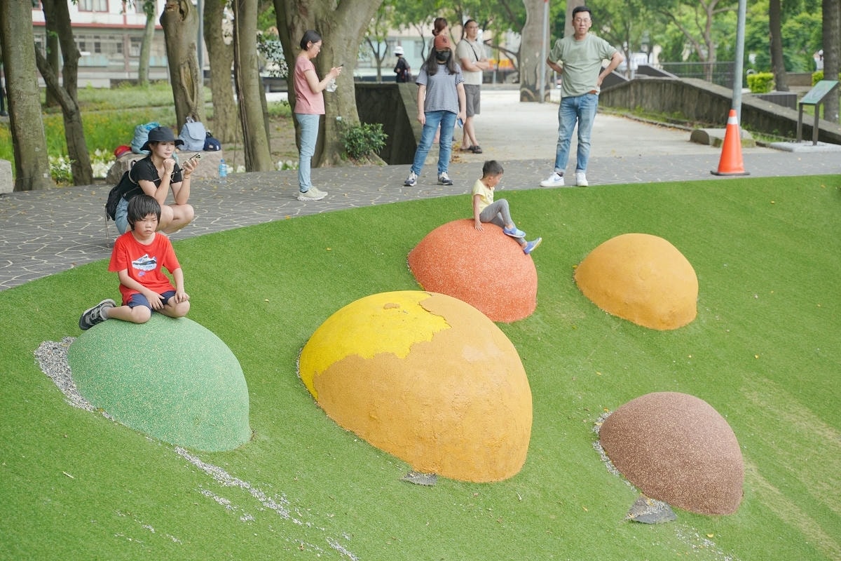 【陽明公園兒童遊樂場】桃園區最大旗艦共融式公園 全齡共融桃氣猿奇境 桃園埤塘文化生態水池