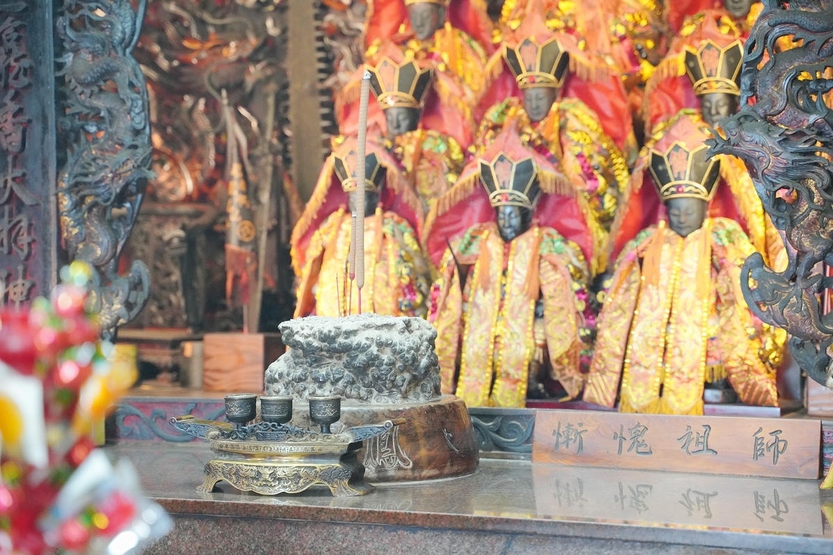 【鹿谷鳳凰山寺】建於嘉慶年間台灣三大古剎 奉祀陰那山慚愧祖師 佑我開山古匾/千年花樟香爐