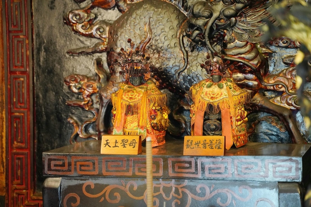 【鹿谷鳳凰山寺】建於嘉慶年間台灣三大古剎 奉祀陰那山慚愧祖師 佑我開山古匾/千年花樟香爐