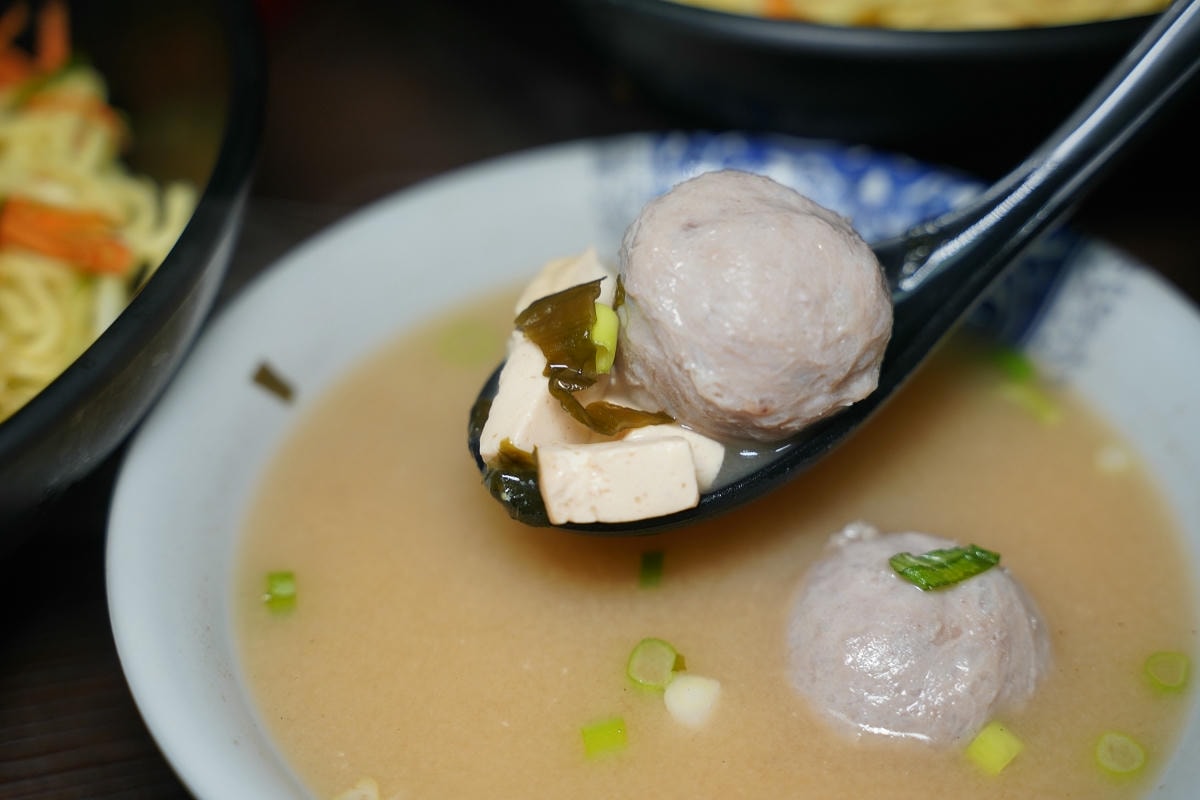 【癮食工坊】內壢涼麵店推薦 自強國中美食 CP值高份量十足 大推蒜味涼麵/味噌摃丸湯