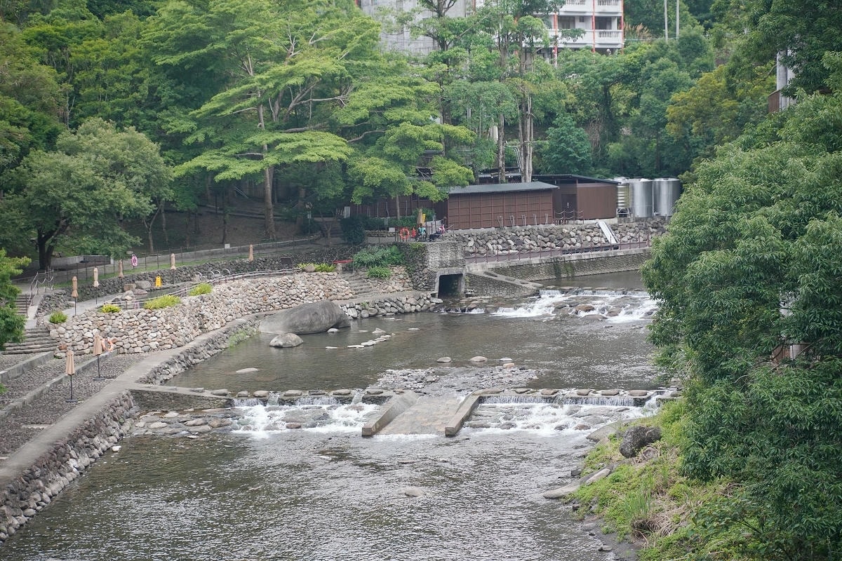 【宇內溪溫泉戲水區】桃園玩水景點唯一合法溪流戲水區 天空步道/天空繩橋/龍鳳瀑布一票玩到底