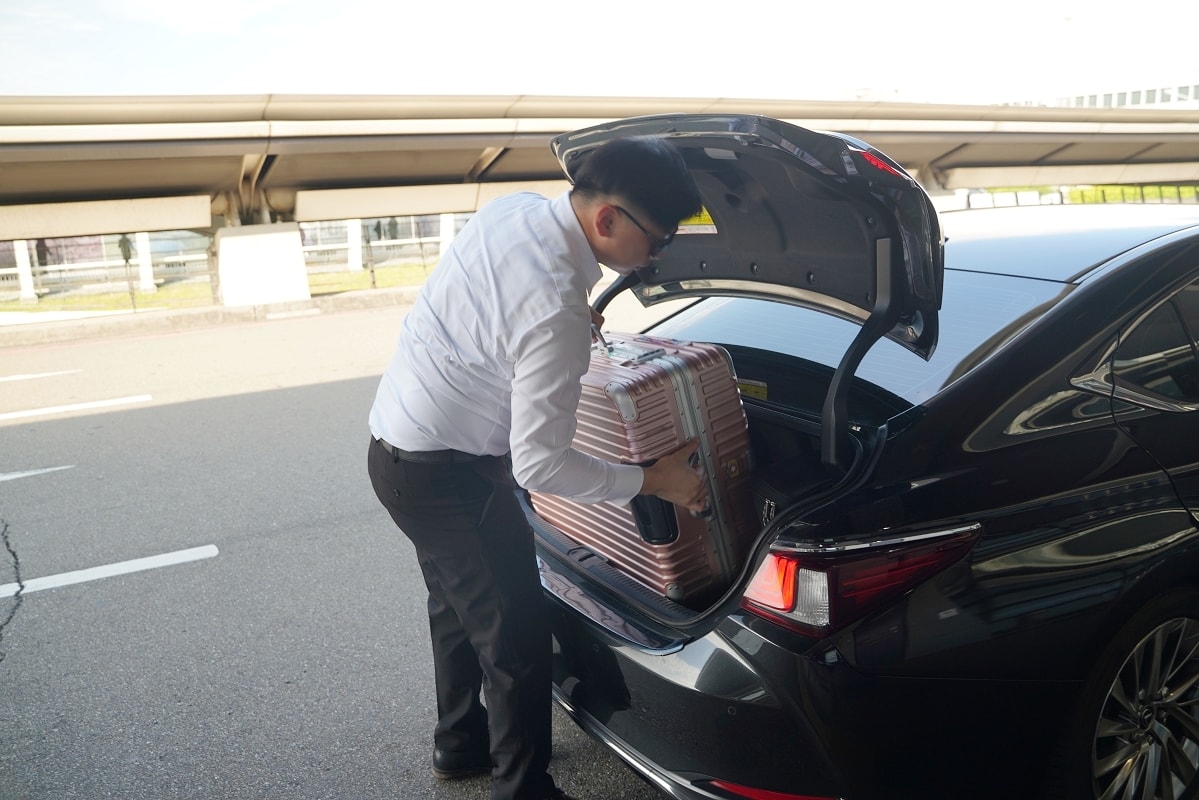【奇林機場接送】桃園機場接送推薦 合法租賃公司才安心 均承保500萬乘客險 最高規格接機服務