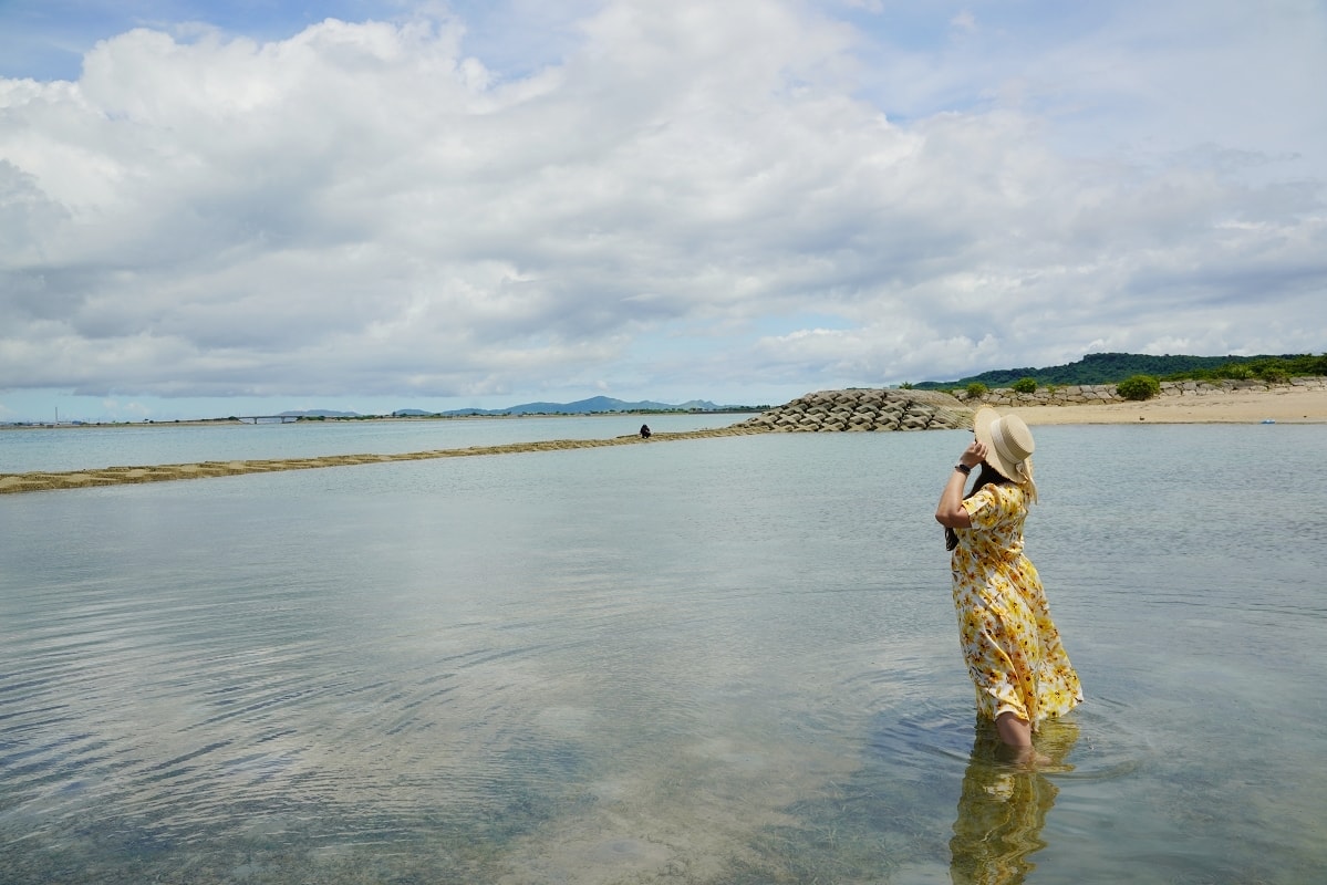 【ふるさと海岸】沖繩濱比嘉島網美沙灘推薦 退潮必拍X型防波堤 豐富潮間帶生態親子旅遊好選擇