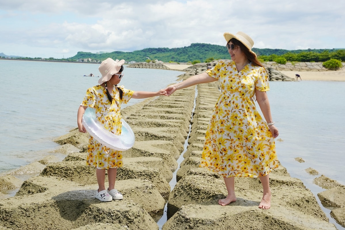 【ふるさと海岸】沖繩濱比嘉島網美沙灘推薦 退潮必拍X型防波堤 豐富潮間帶生態親子旅遊好選擇