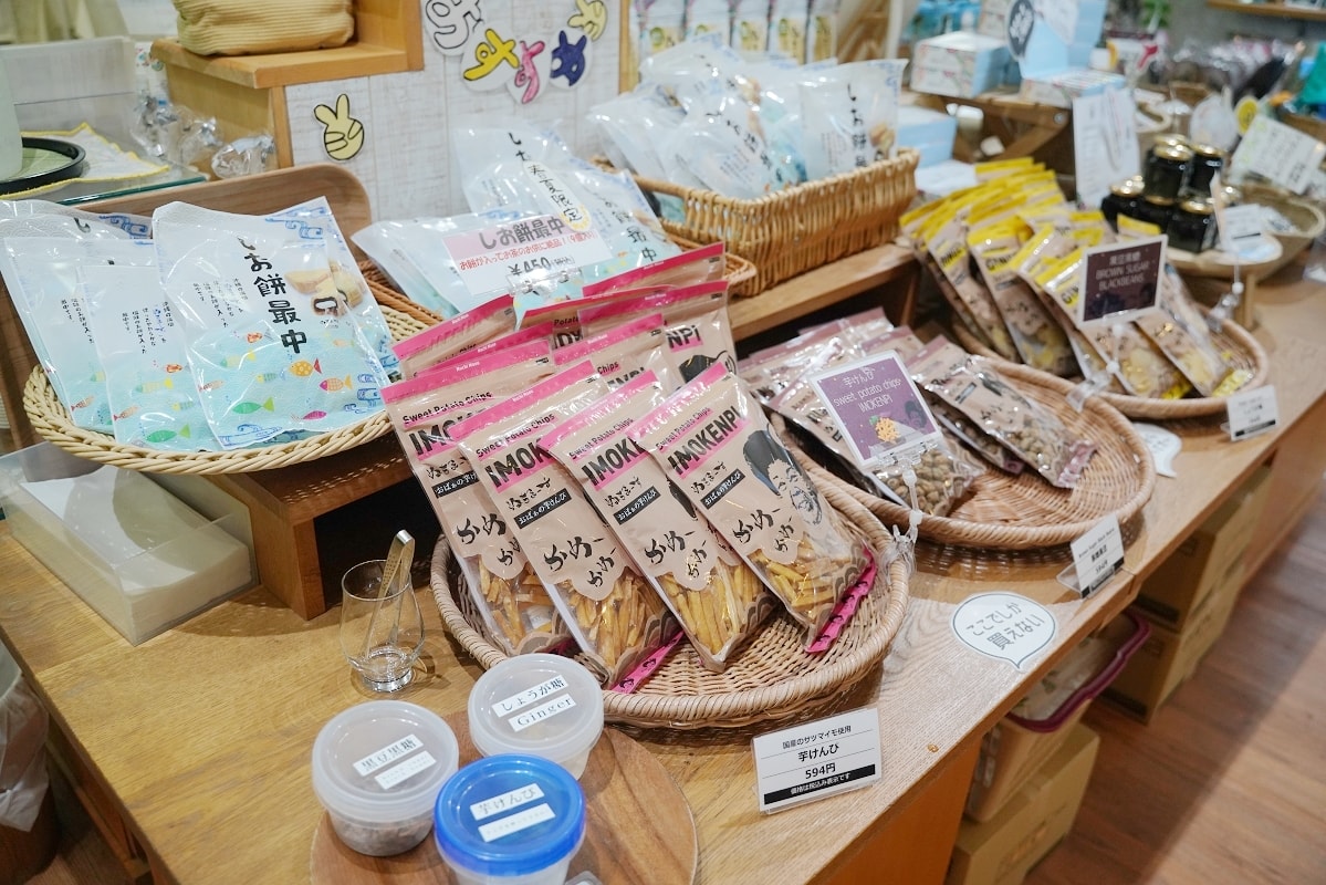 【命御庭製鹽工廠】沖繩宮城島免費景點推薦 海景餐廳鹽味下午茶美味必點 果報崖絕美海景必訪