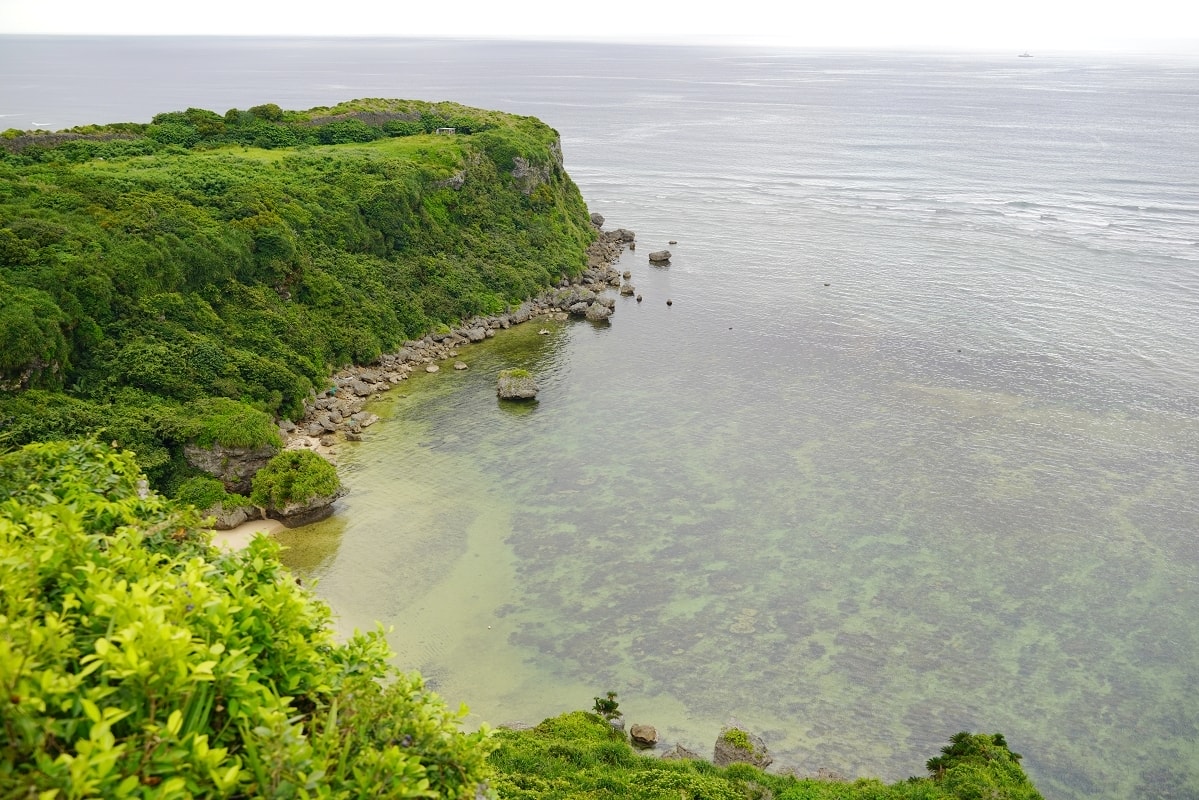 【命御庭製鹽工廠】沖繩宮城島免費景點推薦 海景餐廳鹽味下午茶美味必點 果報崖絕美海景必訪