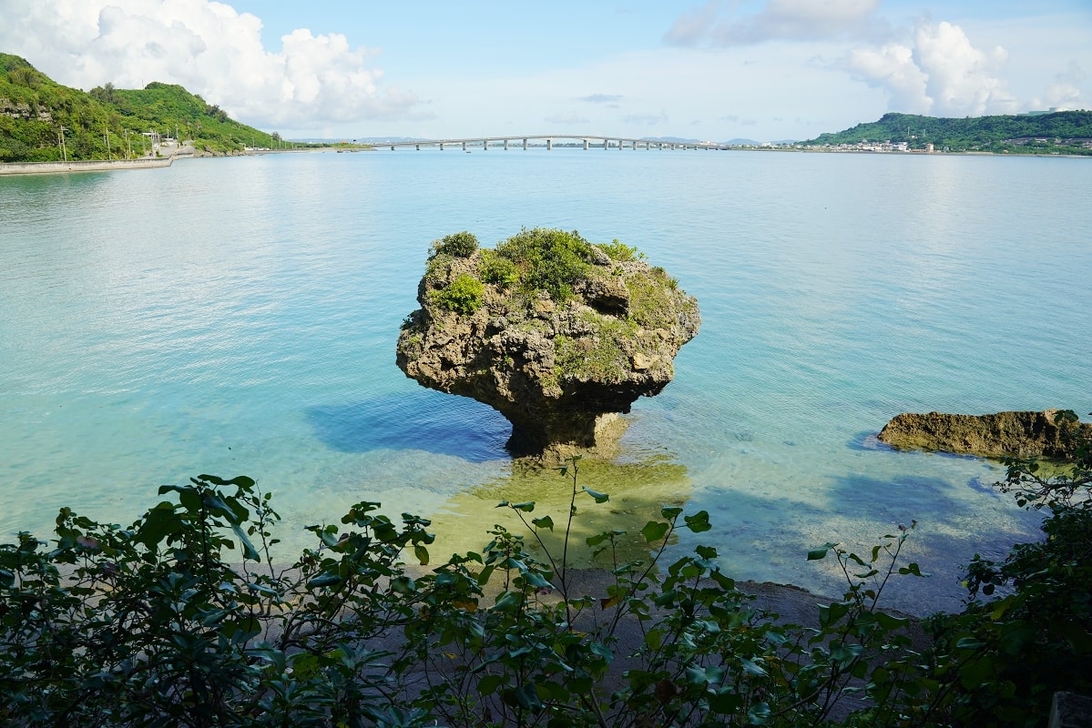【阿摩美久之墓】琉球創世神話的天神 沖繩濱比嘉島灌籃高手宮城良田秘密基地 絕美花瓶岩海景