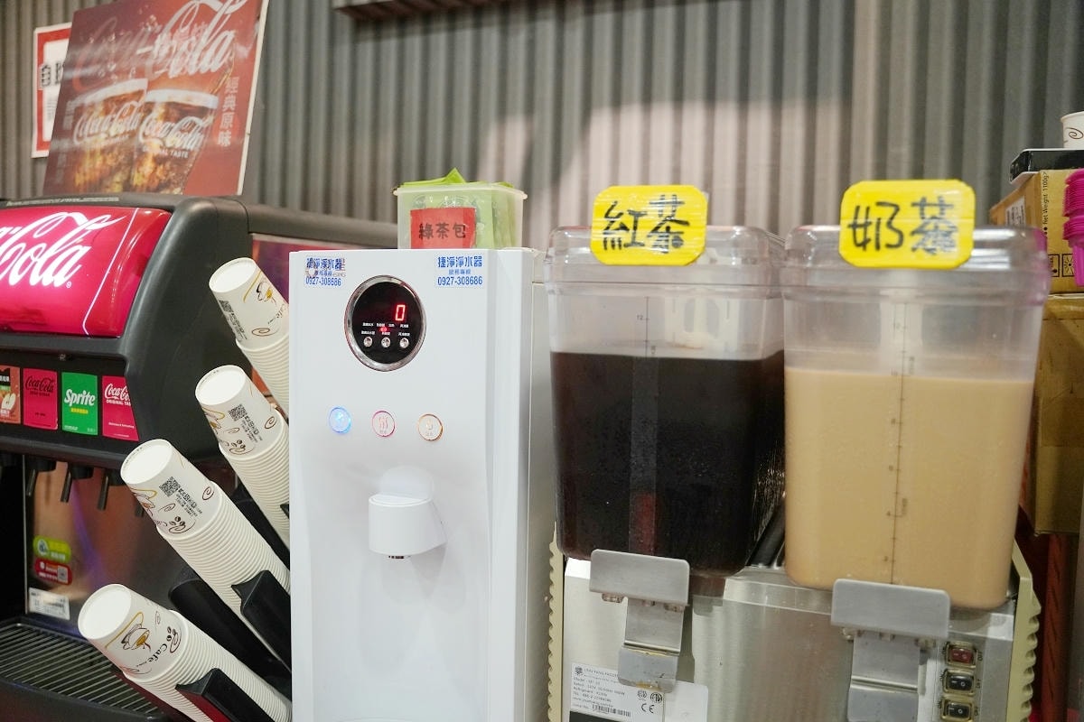 【紅吱吱平價牛排館中原店】中原大學平價牛排推薦 玉米濃湯/現烤吐司/爆米花/霜淇淋無限供應