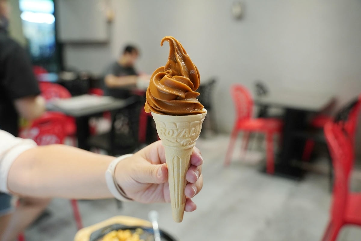 【紅吱吱平價牛排館中原店】中原大學平價牛排推薦 玉米濃湯/現烤吐司/爆米花/霜淇淋無限供應