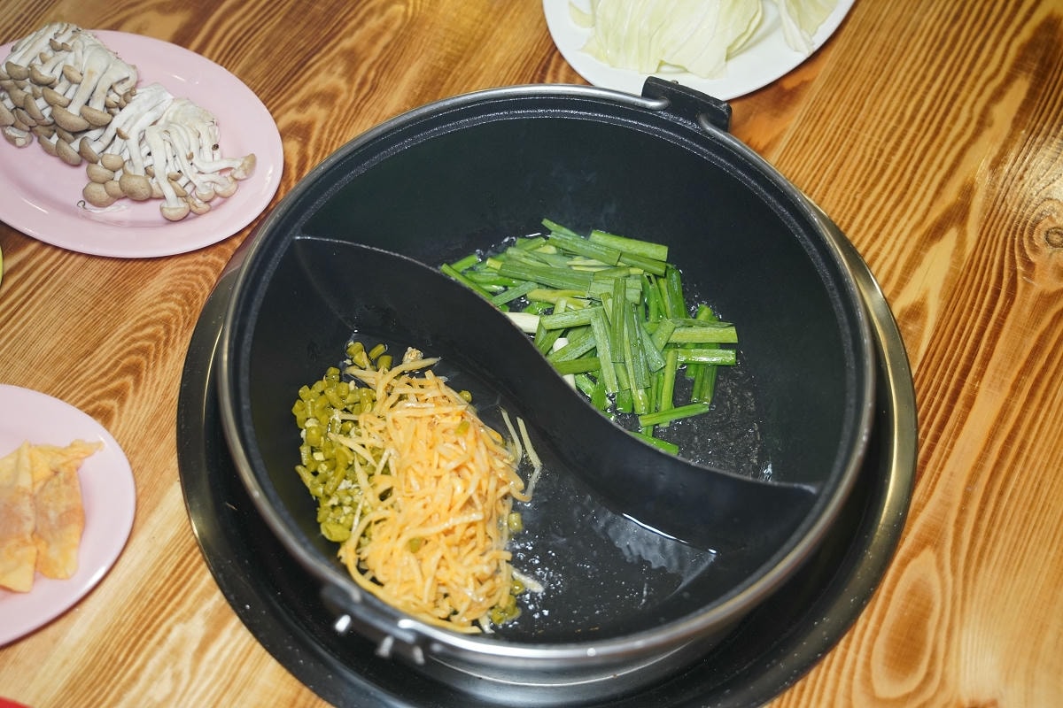 【螺螄福鴛鴦石頭火鍋延吉店】獨創柳州螺螄湯/南京老鴨湯 新開幕冰箱盤類全面五折優惠