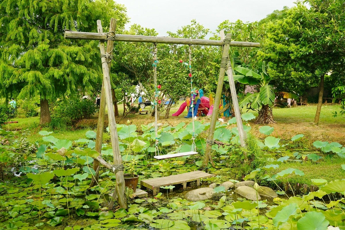 【蓮荷園休閒農場】夏日限定大王蓮水上漂 唯美蓮池盪鞦韆自然景觀藝術 稻草按摩棒DIY體驗