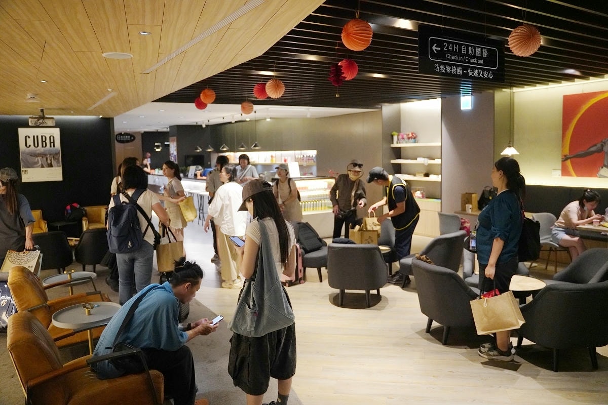 【旅居文旅中壢館】桃園中壢平價住宿推薦 文青書店風格藝術設計旅店 休息480住宿1500起 - 第2張圖 【旅居文旅中壢館】桃園中壢平價住宿推薦 文青書店風格藝術設計旅店 休息480住宿1500起