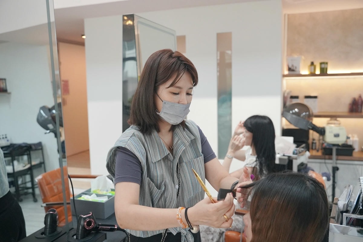 【台中西屯 VS Hair Salon】台中親子美髮沙龍推薦 可愛貓咪+卡皮巴拉水豚駐店