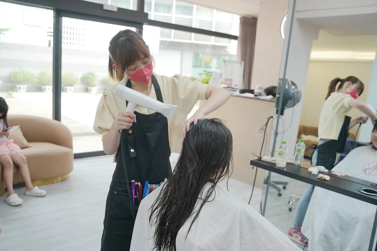 【台中西屯 VS Hair Salon】台中親子美髮沙龍推薦 可愛貓咪+卡皮巴拉水豚駐店