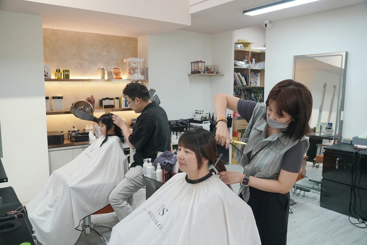 【台中西屯 VS Hair Salon】台中親子美髮沙龍推薦 可愛貓咪+卡皮巴拉水豚駐店