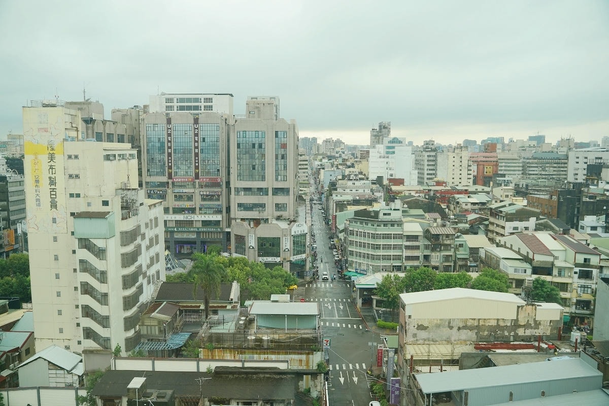 【葉綠宿茶覺旅】台中火車站平價住宿推薦 鄰近宮原眼科/第二市場/一中街夜市 附設地下停車場
