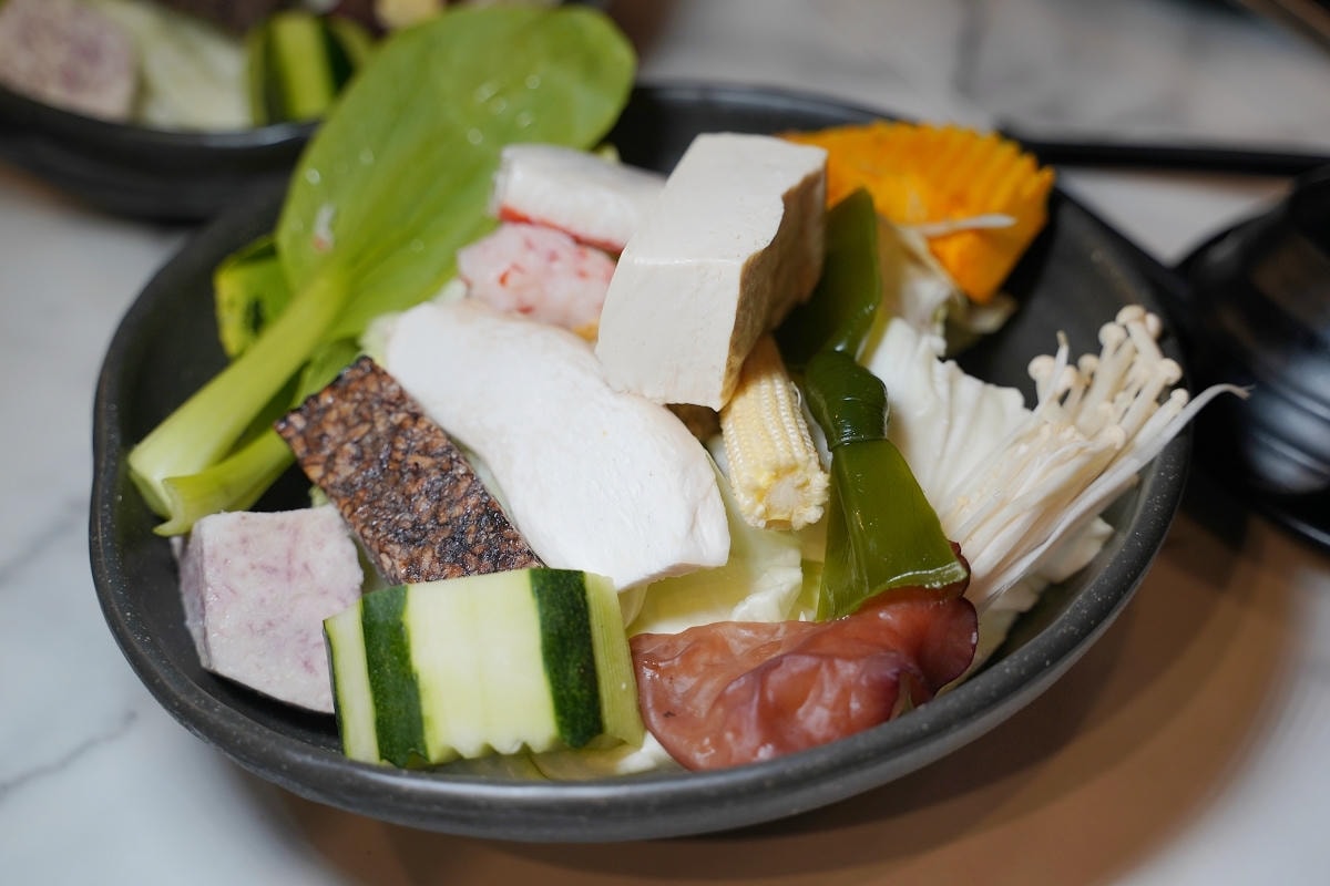 【焱焱燒鍋銅盤鍋物】中和民安街積穗夜市美食推薦 滷肉飯/麻辣鴨血豆腐/飲料豐富自助吧吃到飽