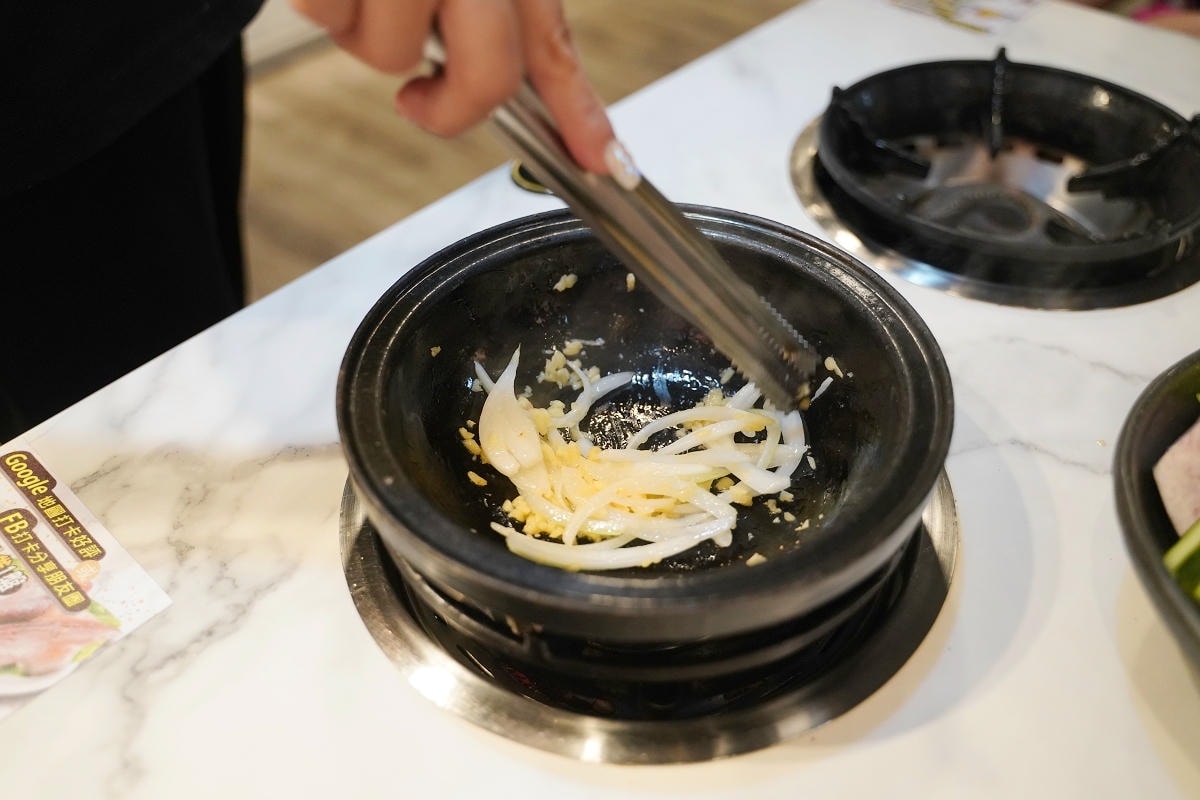 【焱焱燒鍋銅盤鍋物】中和民安街積穗夜市美食推薦 滷肉飯/麻辣鴨血豆腐/飲料豐富自助吧吃到飽