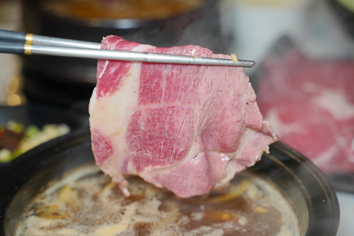 【焱焱燒鍋銅盤鍋物】中和民安街積穗夜市美食推薦 滷肉飯/麻辣鴨血豆腐/飲料豐富自助吧吃到飽