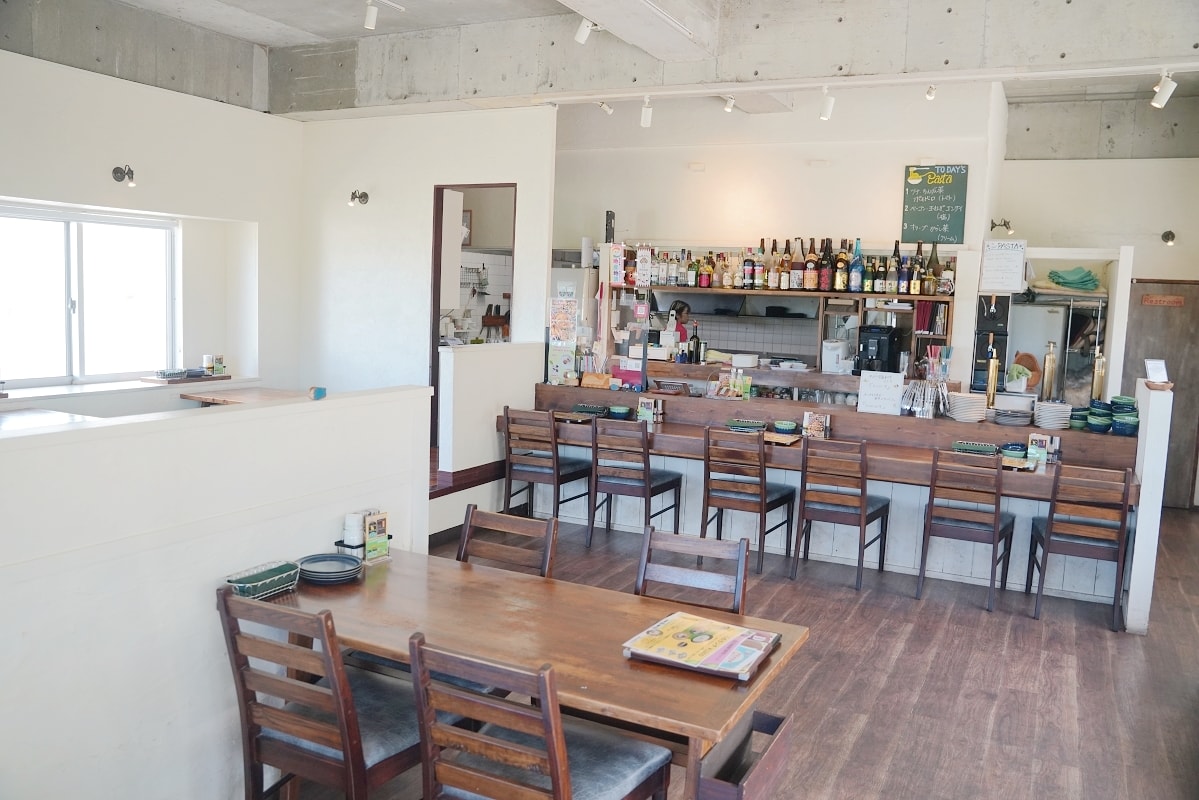 【外食家 くじら沖繩殘波岬店】青の洞窟/殘波岬燈塔美食餐廳好選擇 商業午餐只要1300日圓 - 第3張圖 【外食家 くじら沖繩殘波岬店】青の洞窟/殘波岬燈塔美食餐廳好選擇 商業午餐只要1300日圓