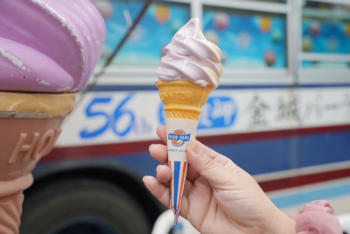 【金城パーラー】沖繩殘波岬50年老巴士美食餐車 孤獨的美食家拍攝場景 美味必點紫芋霜淇淋 - 第7張圖 【金城パーラー】沖繩殘波岬50年老巴士美食餐車 孤獨的美食家拍攝場景 美味必點紫芋霜淇淋