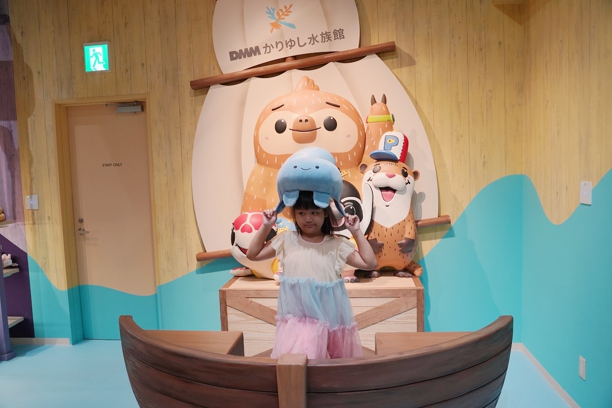 【DMM Kariyushi水族館】沖繩室內親子景點首選 餵食動物互動超好玩 近那霸機場