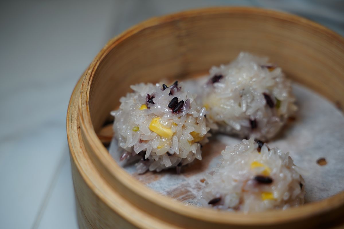 【貍小籠新中式點心專門店】台北迪化街聚餐推薦 大稻埕煙火觀景餐廳首選 霞海城隍廟月老最愛流沙包