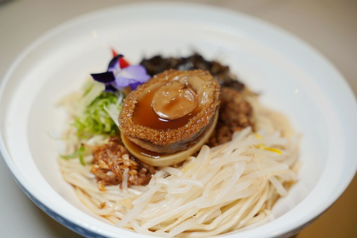 【貍小籠新中式點心專門店】台北迪化街聚餐推薦 大稻埕煙火觀景餐廳首選 霞海城隍廟月老最愛流沙包