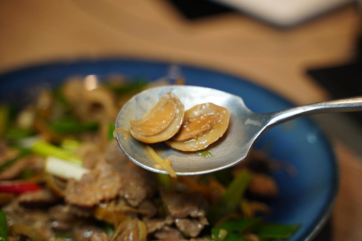 【旗遇海味】台東成功漁港美食餐廳推薦 深度傳遞成功漁業文化 美味必點黑糖旗魚/馬告旗魚香腸