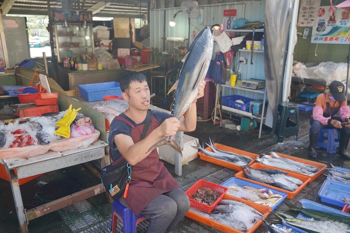 【新港漁業大樓】台東成功漁港漁市場拍賣 糶手公開喊價拍賣 台東成功在地行程魚市場拍賣超好玩