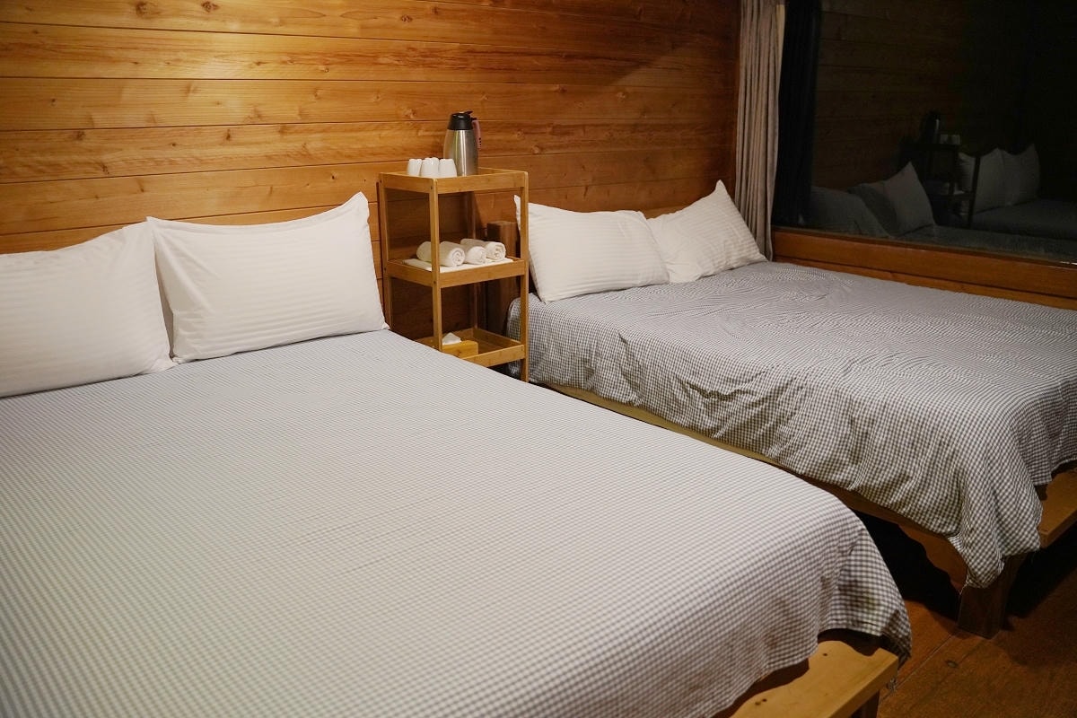 【比西里岸營地/渡假小木屋】台東成功住宿推薦 鄰近台東三仙台 小木屋獨立陽台遠看三仙台日出