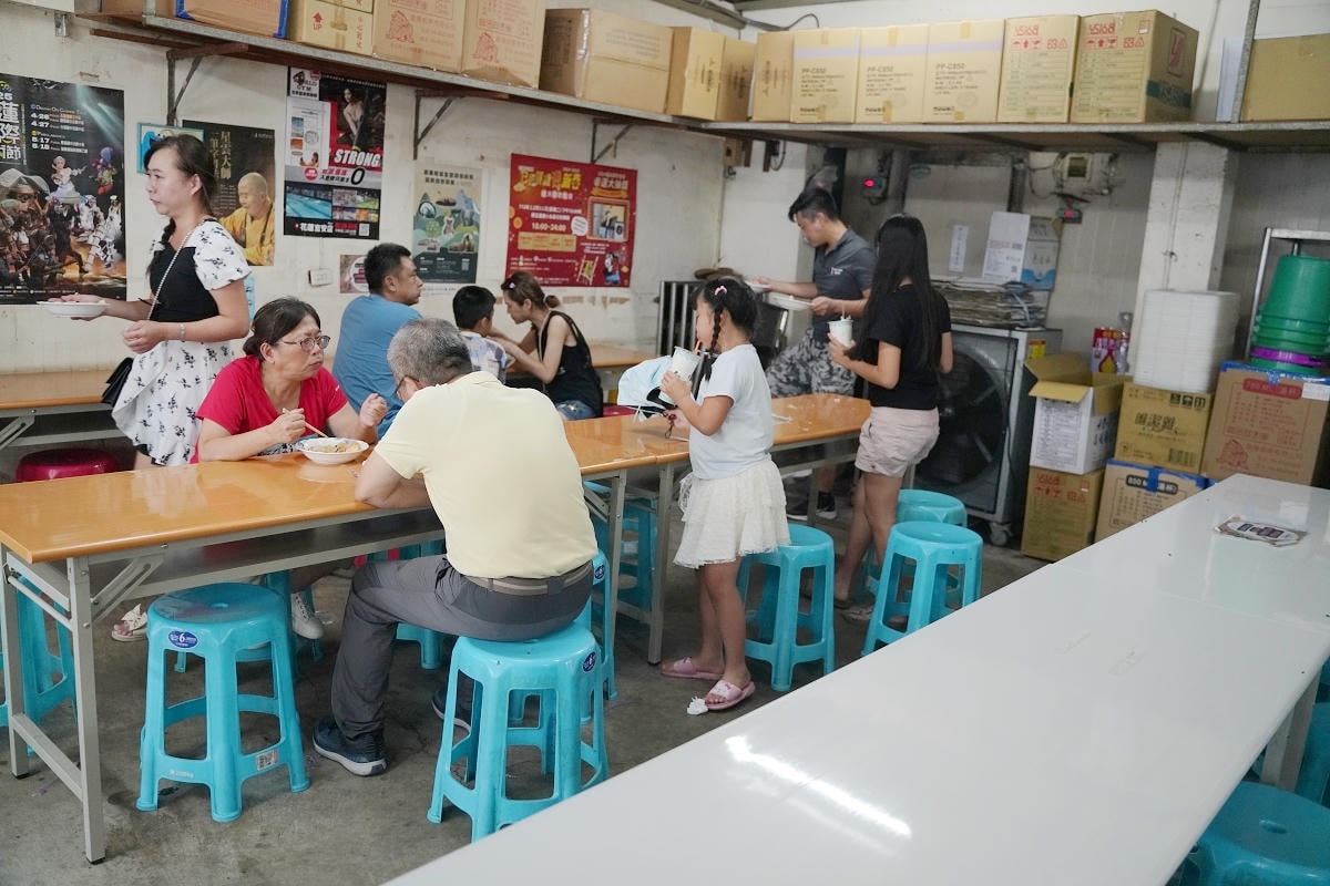 【花蓮玉里橋頭臭豆腐】500碗三連霸花蓮玉里人氣排隊美食小吃 必點酥炸臭豆腐要吃得拿號碼牌