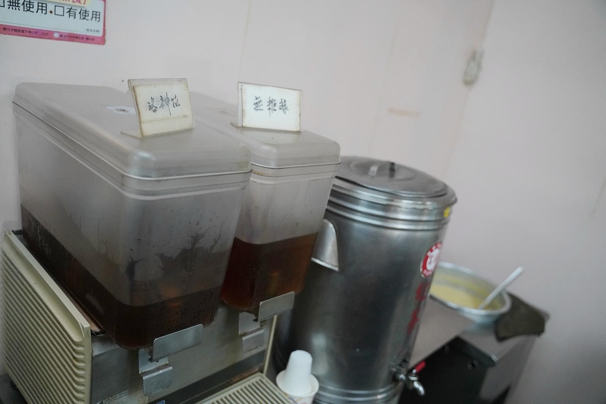 【牛王子牛排攤】北投在地平價牛排 大份量雙拼餐飽足感十足 香甜紅茶喝到飽 北投市場美食推薦