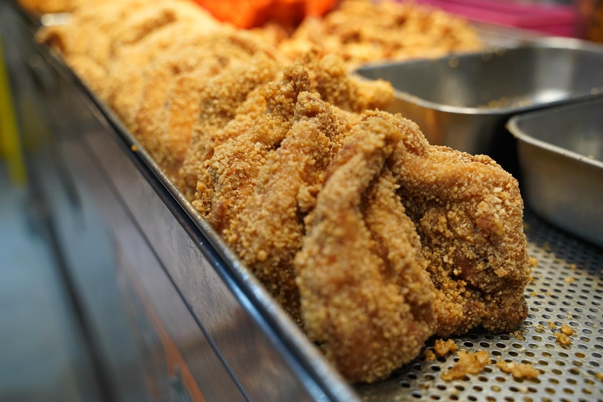 【陳季炸雞北投店】北投市場超人氣排隊美食 香雞排55元/現炸香雞翅5支110元吮指回味無窮
