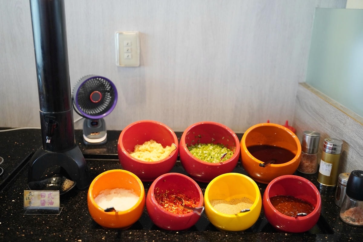 【蔬鍋藝鍋物鶯歌店】鶯歌火車站旁美食推薦 台灣在地新鮮蔬果產地直送 豐富蔬菜自助吧無限供應