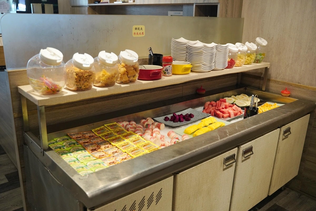 【蔬鍋藝鍋物鶯歌店】鶯歌火車站旁美食推薦 台灣在地新鮮蔬果產地直送 豐富蔬菜自助吧無限供應