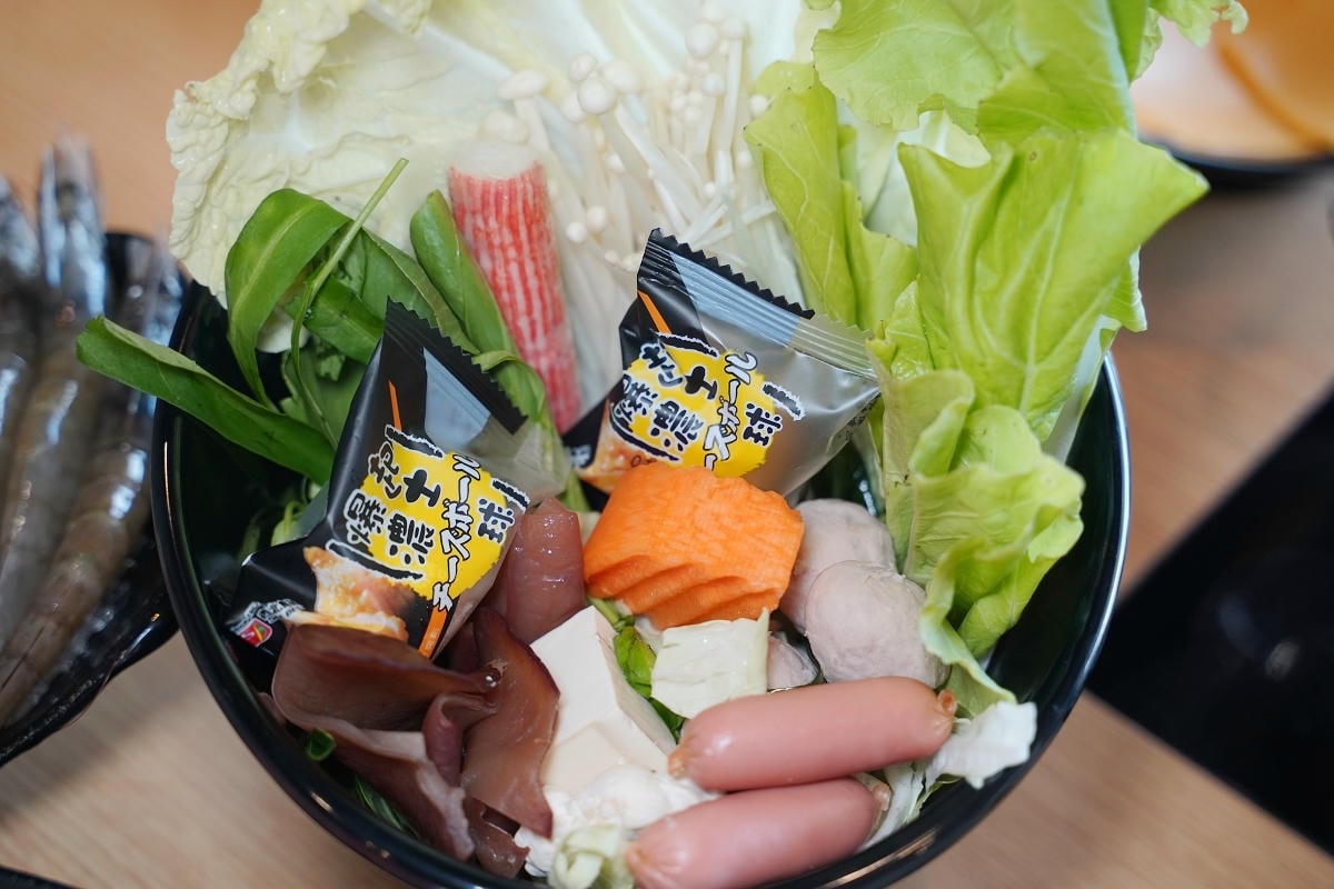 【蔬鍋藝鍋物鶯歌店】鶯歌火車站旁美食推薦 台灣在地新鮮蔬果產地直送 豐富蔬菜自助吧無限供應
