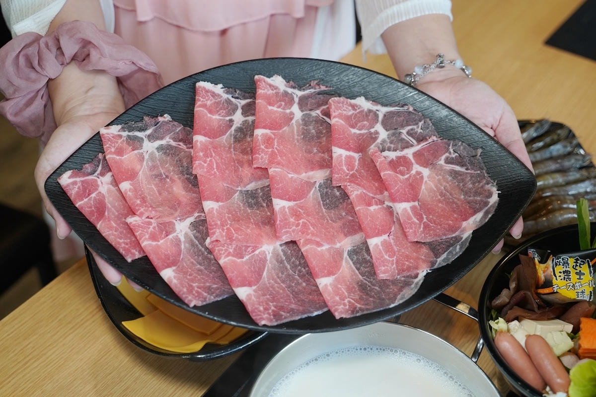 【蔬鍋藝鍋物鶯歌店】鶯歌火車站旁美食推薦 台灣在地新鮮蔬果產地直送 豐富蔬菜自助吧無限供應