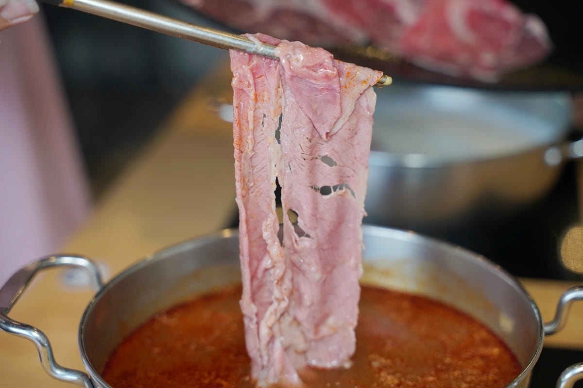 【蔬鍋藝鍋物鶯歌店】鶯歌火車站旁美食推薦 台灣在地新鮮蔬果產地直送 豐富蔬菜自助吧無限供應