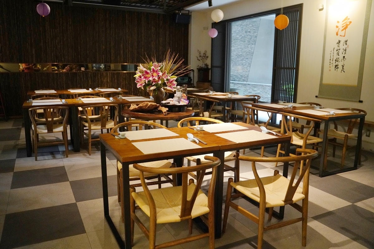 【梅門六調通模範茶館】台北條通商圈素食餐廳推薦 李鳳山大師打造的天然蔬食素養空間