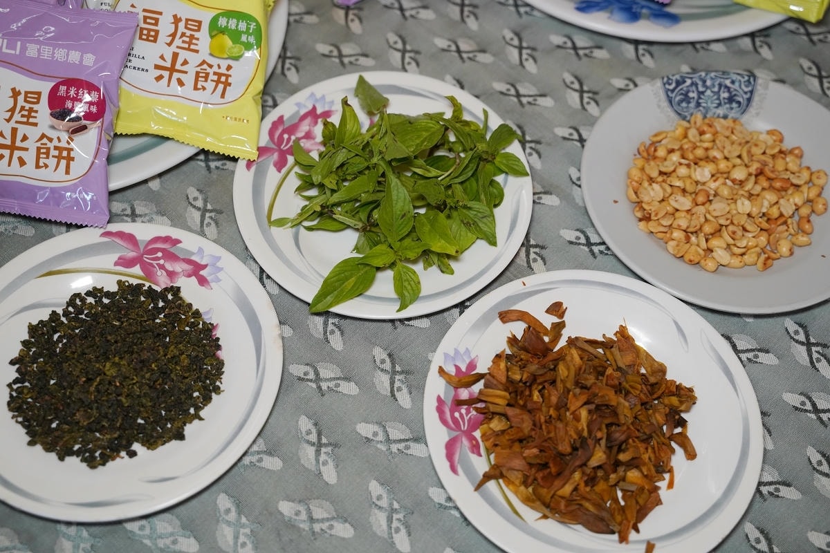 【花蓮富里六十石山金針擂茶體驗】彭大媽客家食堂民宿 融合金針風味特調 悠久歷史客家茶點