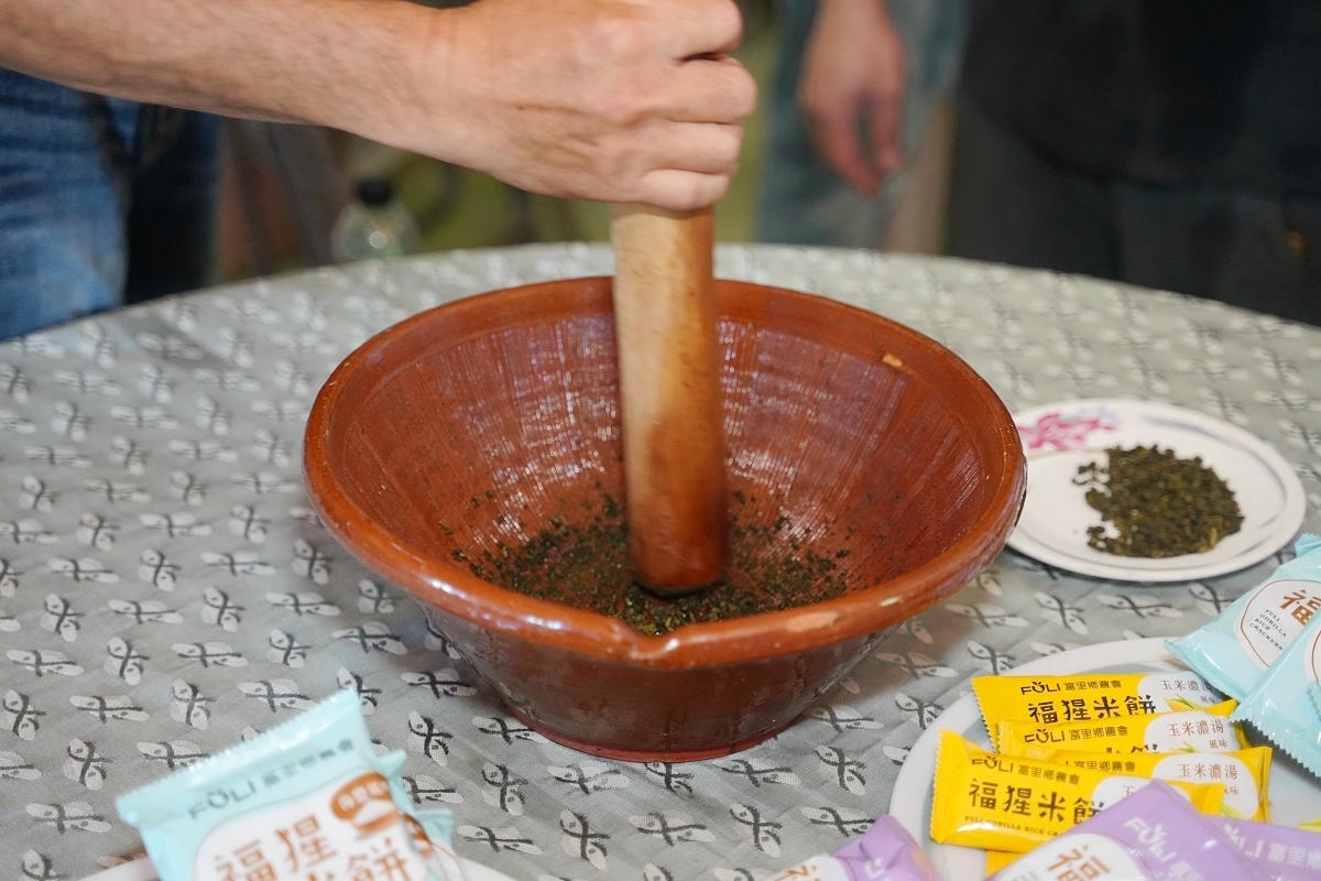 【花蓮富里六十石山金針擂茶體驗】彭大媽客家食堂民宿 融合金針風味特調 悠久歷史客家茶點