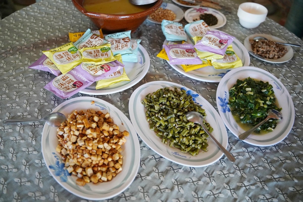 【花蓮富里六十石山金針擂茶體驗】彭大媽客家食堂民宿 融合金針風味特調 悠久歷史客家茶點