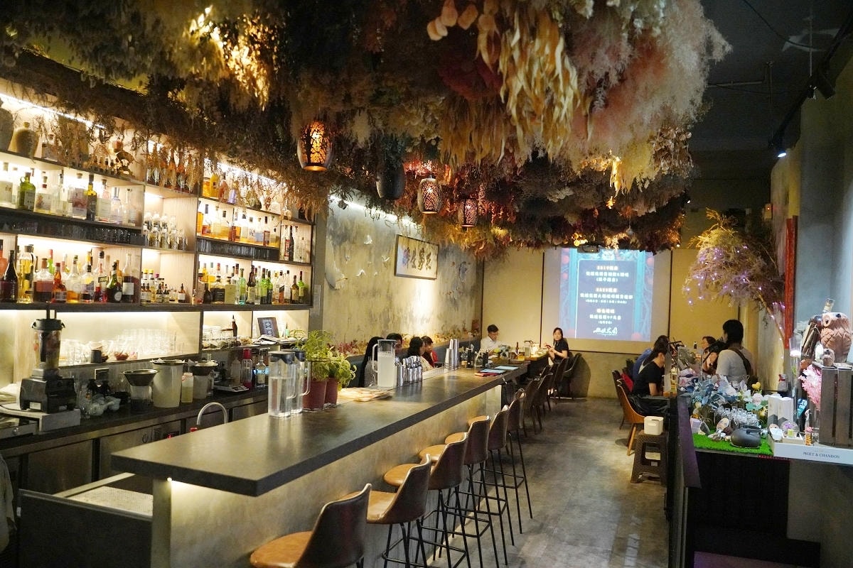 【微醺花園餐酒館二訪】台北大稻埕音樂酒吧推薦 星期四五專業歌手駐唱 美味義麵燉飯茶酒必點 - 第2張圖 【微醺花園餐酒館二訪】台北大稻埕音樂酒吧推薦 星期四五專業歌手駐唱 美味義麵燉飯茶酒必點