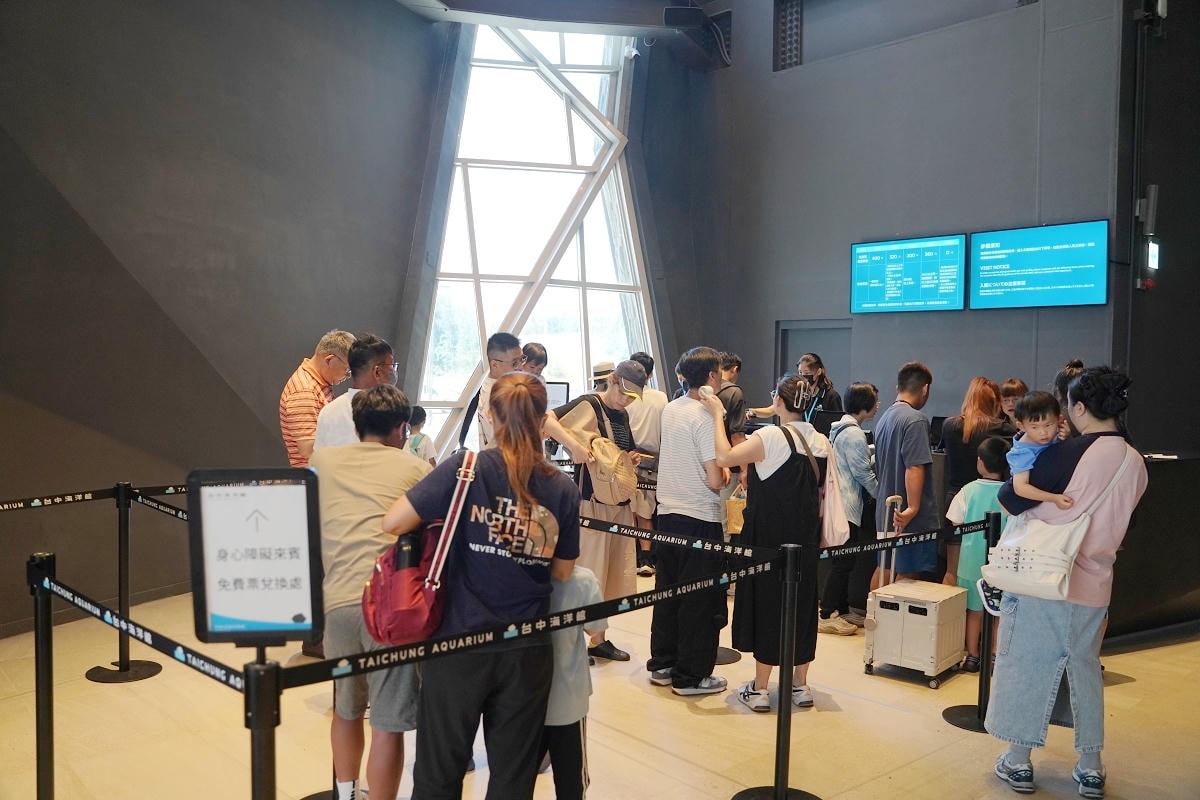 【台中海洋館亮點大公開】台灣最大水母展示區/首座室內人工溼地 台灣首見企鵝開放式展示缸