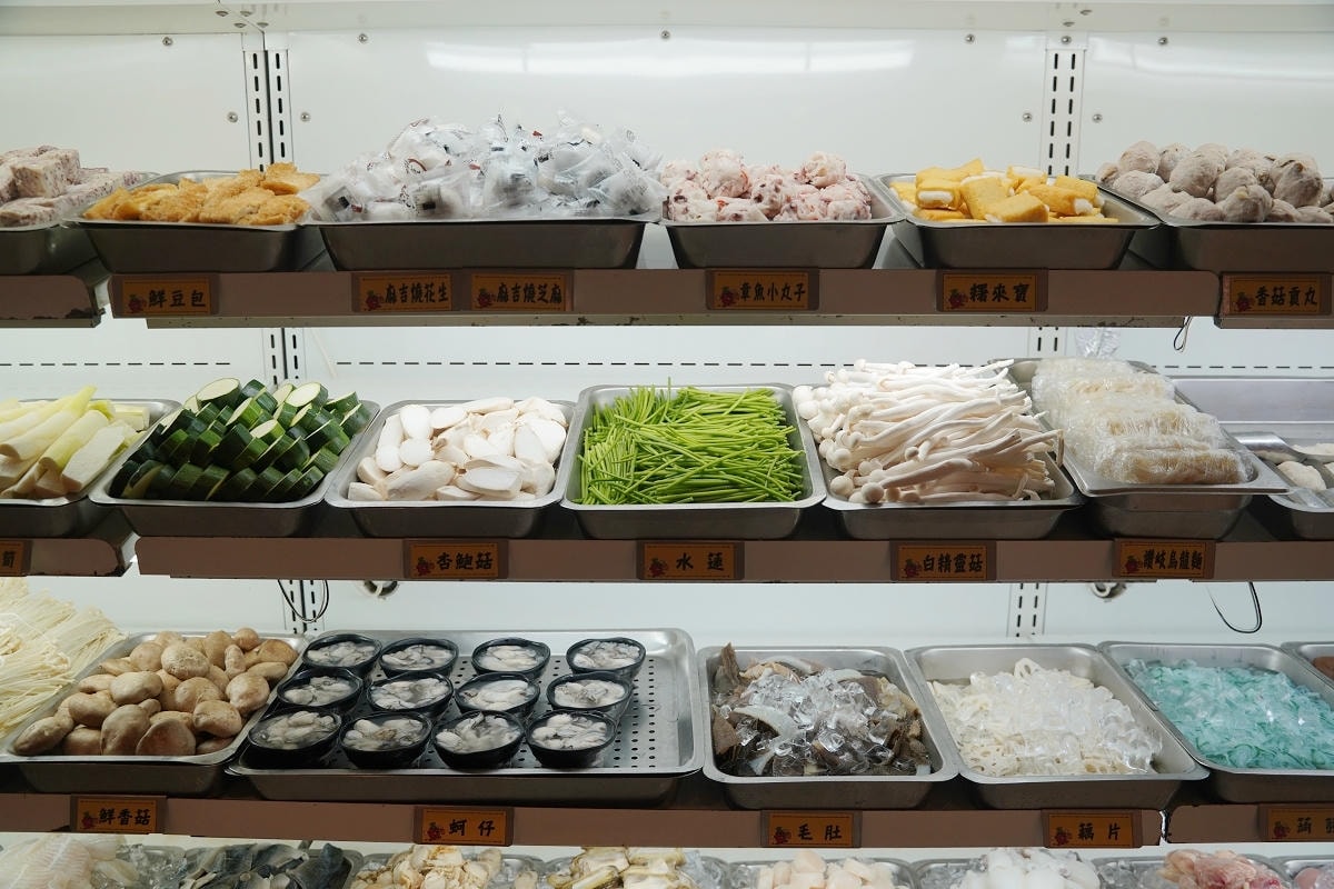 【魔椒頂級鴛鴦鍋經國直營店】桃園吃到飽首選 豐富海鮮自助吧無限量供應 紅白酒瓶裝啤酒喝到飽
