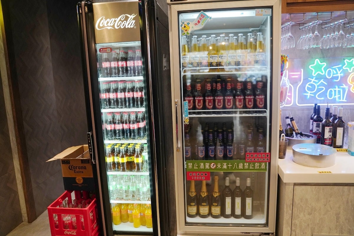 【魔椒頂級鴛鴦鍋經國直營店】桃園吃到飽首選 豐富海鮮自助吧無限量供應 紅白酒瓶裝啤酒喝到飽