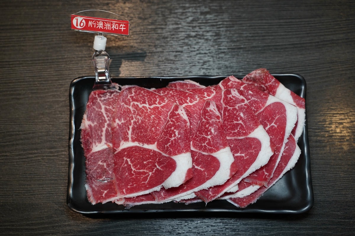 【魔椒頂級鴛鴦鍋經國直營店】桃園吃到飽首選 豐富海鮮自助吧無限量供應 紅白酒瓶裝啤酒喝到飽