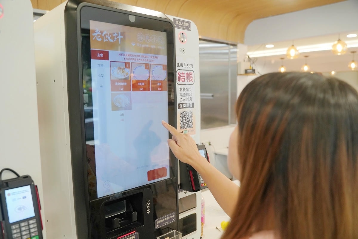 【老伙計黑金滷肉飯鹹粥米粉湯】林口三井OUTLET平價小吃推薦 大鍋煮傳統小吃濃郁湯頭